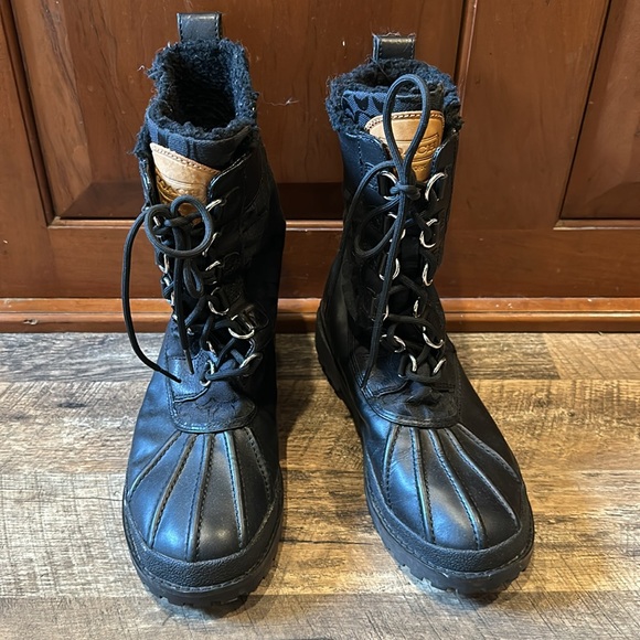 Coach “Laura” leather winter boot 9.5 - Picture 2 of 7